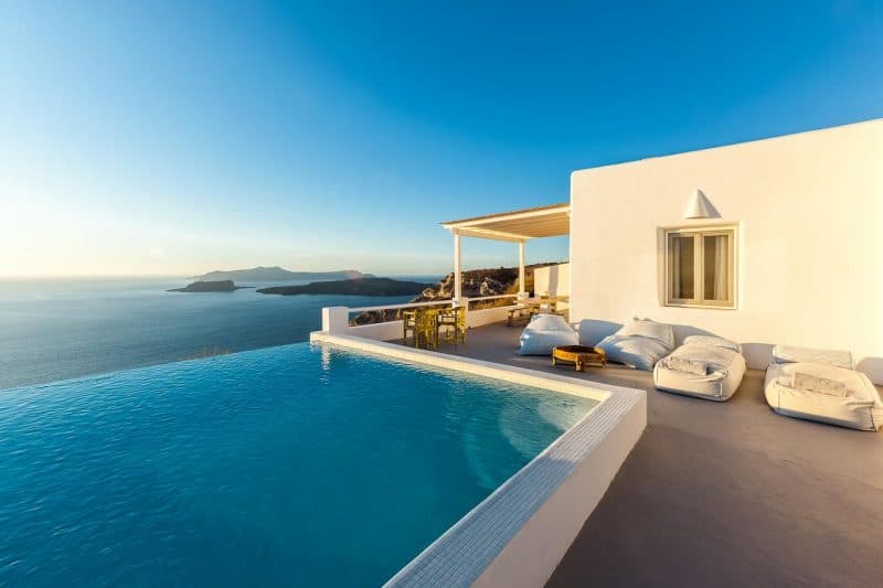 Affordable Hotels In Santorini With Caldera View - ItsAllBee | Solo ...