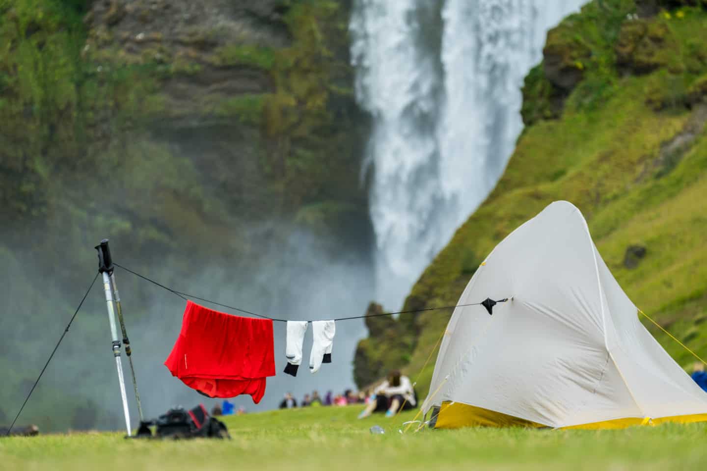 Izland Essentials - A legjobb túrabakancsok Izlandra - Tippek a legjobb cipőkhöz Izlandra, jó téli és nyári túrabakancsok Izlandra. Túracipő, hócipő és még sok más. Minden, amit tudni kell az Izlandra csomagolandó cipőkről a különböző tevékenységekhez. #traveltips #itsallbee #utazás #kaland #tél #besttimetovisit www.itsallbee.com #europe #túrázás #gleccser #lagúna