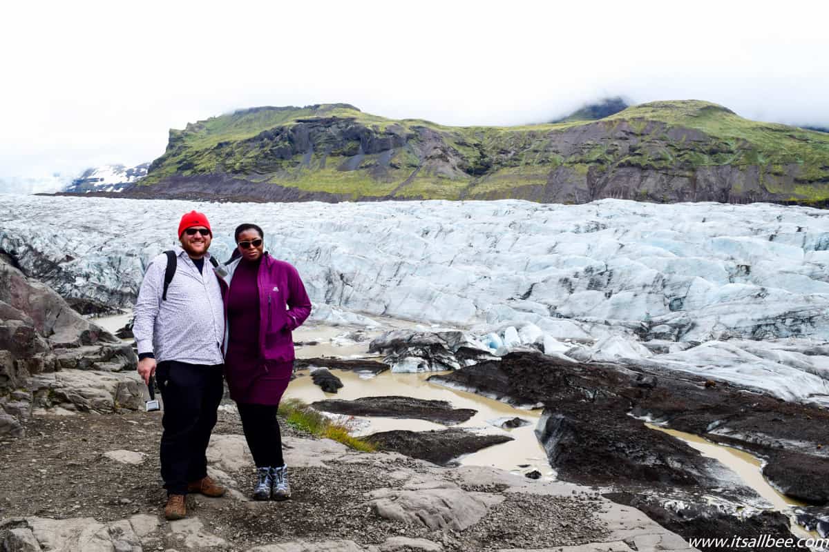 Iceland Essentials - De bästa vandringskängorna för Island - Tips på de bästa skorna för Island, bra stövlar för Island på vintern och sommaren. Vandringsskor, snökängor och mycket mer. Allt du behöver veta om skor att packa för Island för olika aktiviteter. #traveltips #itsallbee #trip #adventure #winter #besttimetovisit www.itsallbee.com #europe #hiking #glacier #lagoon