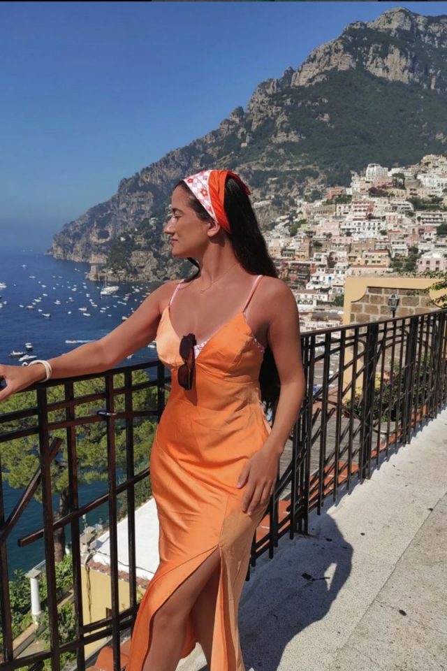 Discover stylish and chic Amalfi Coast outfit ideas perfect for brunch, exploring, casual outings, and romantic dinners. From vibrant day dresses to relaxed resort wear, find the perfect ensemble for your coastal adventure. Amalfi Coast Travel, Amalfi Coast Italy Outfits, Amalfi Coast Outfits, Beach Aesthetic, Summer, European Summer, Amalfi Trip, Amalfi Italy, Amalfi Vacation, Amalfi Swimsuit, Amalfi Coast Aesthetic, September, October, April, Italy Outfits, Italy Packing List, Positano Outfits
