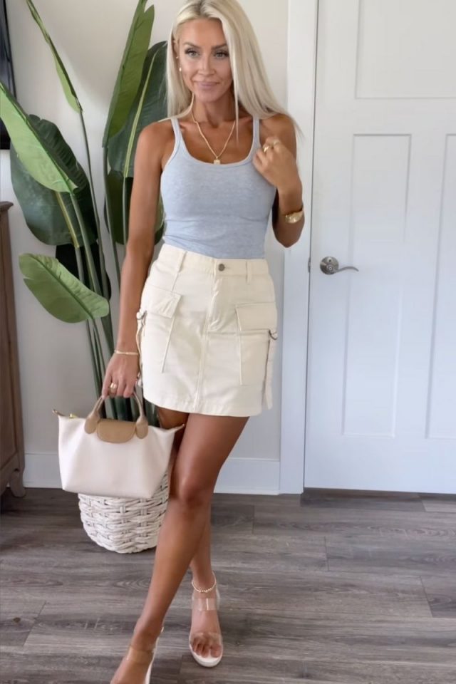 Discover versatile and stylish cargo skirt outfits perfect for any occasion. From brunch to casual outings, explore trendy looks and styling tips for your next adventure. Cargo Skirt Outfit, Cargo Skirt Mini, Cargo Skirt Long, Cargo Skirt Outfit Ideas, Summer Outfit, Outfit Ideas, Cute Outfit, Casual Outfit, Streetwear Fashion, Work Outfit Women, Cargo Style, Cargo Pants, Cargo Pants Outfit, Cargo Hosen Outfit