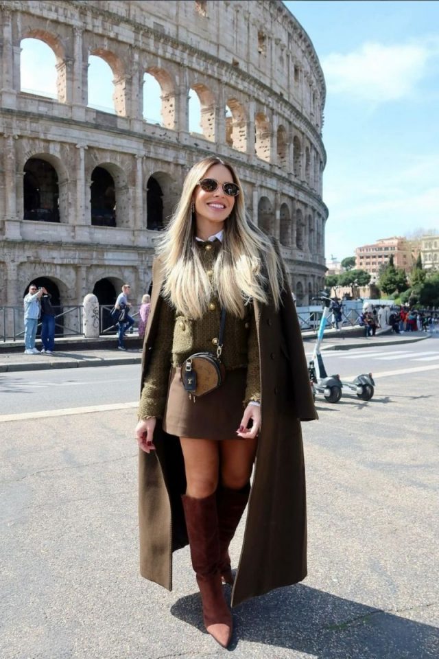Discover stylish and comfortable Rome outfit ideas perfect for exploring the city's iconic landmarks. From casual street style to sophisticated evening looks, find inspiration for your next Roman adventure with our detailed outfit descriptions and tips. Rome Outfits Winter, Rome Outfit Winter, Rome Outfit Spring, Rome Outfits Spring, Summer Outfit, Fashion, Places Spring Outfit, Cute Outfit, Casual Summer Outfit, Classy Outfit, Girl Aesthetic, Outfit Inspo, Italy Outfits Summer, Italy Outfits