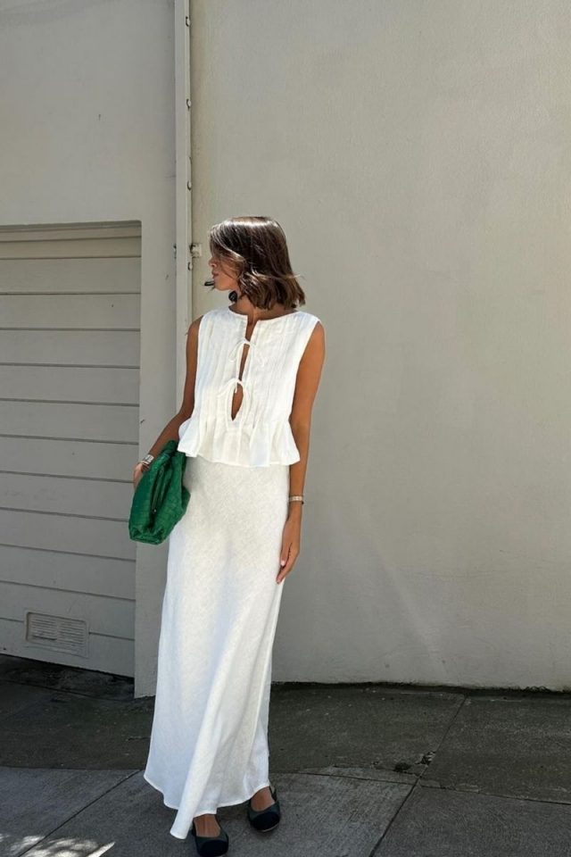 Discover the perfect white maxi skirt outfits for any occasion! From casual brunches to stylish dinners, explore versatile and chic looks with our top styling tips and outfit ideas. White Maxi Skirt Outfit, White Maxi Skirt, White Maxie Skirt, White Maxi Skirts, White Maxy Skirt, White Maxi Skirt Outfits, Summer Outfit, Outfit Ideas, Beach Outfit, My Vibes, Summer Aesthetic, Maxi Skirt Outfit, Maxi Skirt Style, Maxi Skirt Set, Maxi Skirt Outfits, Maxy Skirt Outfits Fall