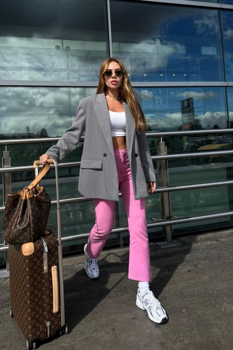 Discover the best summer airport outfits for stylish and comfortable travel. From chic neutrals to bold colors, find outfit inspiration and perfect manicure ideas to elevate your travel look. Summer Airport Outfit, Summer Airport Outfits, Airport Outfit, Airport Fashion, Airport Outfits, Airports Fashion, Airports Outfit, Airport Outfits Summer, Airport Style, Airport Outfit Aesthetic, Beach, Airport Outfit Summer Beach, Airport Aesthetic, Airport Outfit Ideas, Comfy