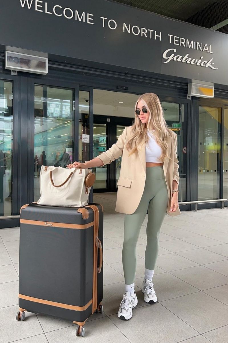 Discover the best summer airport outfits for stylish and comfortable travel. From chic neutrals to bold colors, find outfit inspiration and perfect manicure ideas to elevate your travel look. Summer Airport Outfit, Summer Airport Outfits, Airport Outfit, Airport Fashion, Airport Outfits, Airports Fashion, Airports Outfit, Airport Outfits Summer, Airport Style, Airport Outfit Aesthetic, Beach, Airport Outfit Summer Beach, Airport Aesthetic, Airport Outfit Ideas, Comfy