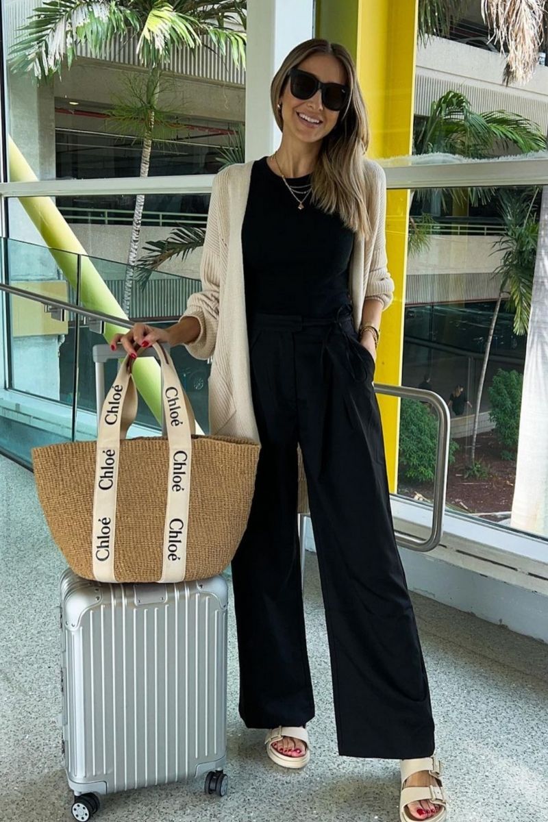 Discover the best summer airport outfits for stylish and comfortable travel. From chic neutrals to bold colors, find outfit inspiration and perfect manicure ideas to elevate your travel look. Summer Airport Outfit, Summer Airport Outfits, Airport Outfit, Airport Fashion, Airport Outfits, Airports Fashion, Airports Outfit, Airport Outfits Summer, Airport Style, Airport Outfit Aesthetic, Beach, Airport Outfit Summer Beach, Airport Aesthetic, Airport Outfit Ideas, Comfy