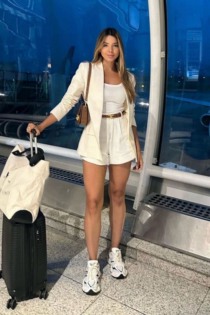 Discover the best summer airport outfits for stylish and comfortable travel. From chic neutrals to bold colors, find outfit inspiration and perfect manicure ideas to elevate your travel look. Summer Airport Outfit, Summer Airport Outfits, Airport Outfit, Airport Fashion, Airport Outfits, Airports Fashion, Airports Outfit, Airport Outfits Summer, Airport Style, Airport Outfit Aesthetic, Beach, Airport Outfit Summer Beach, Airport Aesthetic, Airport Outfit Ideas, Comfy