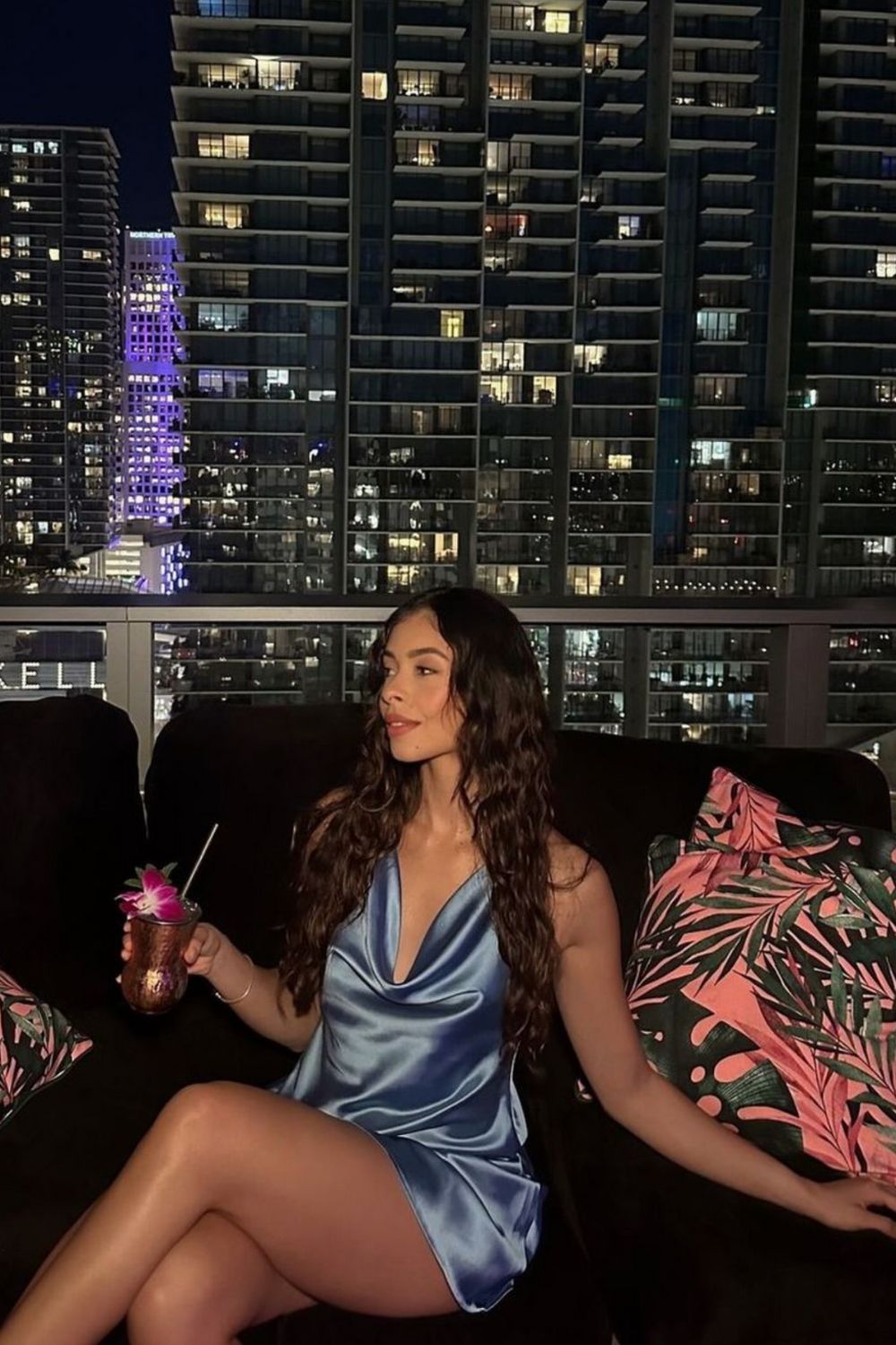 Discover stunning Miami New Year's Eve outfit ideas, perfect for rooftop parties, beachside fireworks, and glamorous dinners. Sparkle your way into 2025 with bold colors, sequins, and chic Miami-inspired looks! Miami Nye Outfit Women, Miami Nye Dress, Nye Outfit Ideas Miami, Miami Outfits Nye, Nye In Miami, Miami New Years Eve Outfit, Miami New Years Eve Aesthetic, Miami New Years Eve Outfit Winter, New Years Eve Outfits In Miami, Miami Outfits Going Out, Miami Outfits In December, Outfits Night