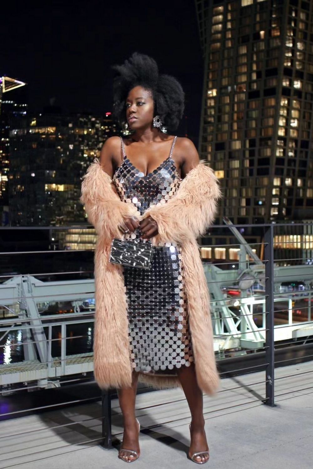 Get inspired with stunning New York New Year's Eve outfit ideas! From dazzling sequins to chic velvet and bold statement pieces, find the perfect look to shine as you ring in the new year. New York New Years Fit, New York New Years Eve Outfit, New Years Eve Party, New Years New York Outfits, New Years In New York Dress, New Years Eve Outfits In New York, Winter Outfit New Years, New York City New Years Eve Outfit, NYE In New York Outfit, NYE NYC Outfit New York, NYE New York Outfit