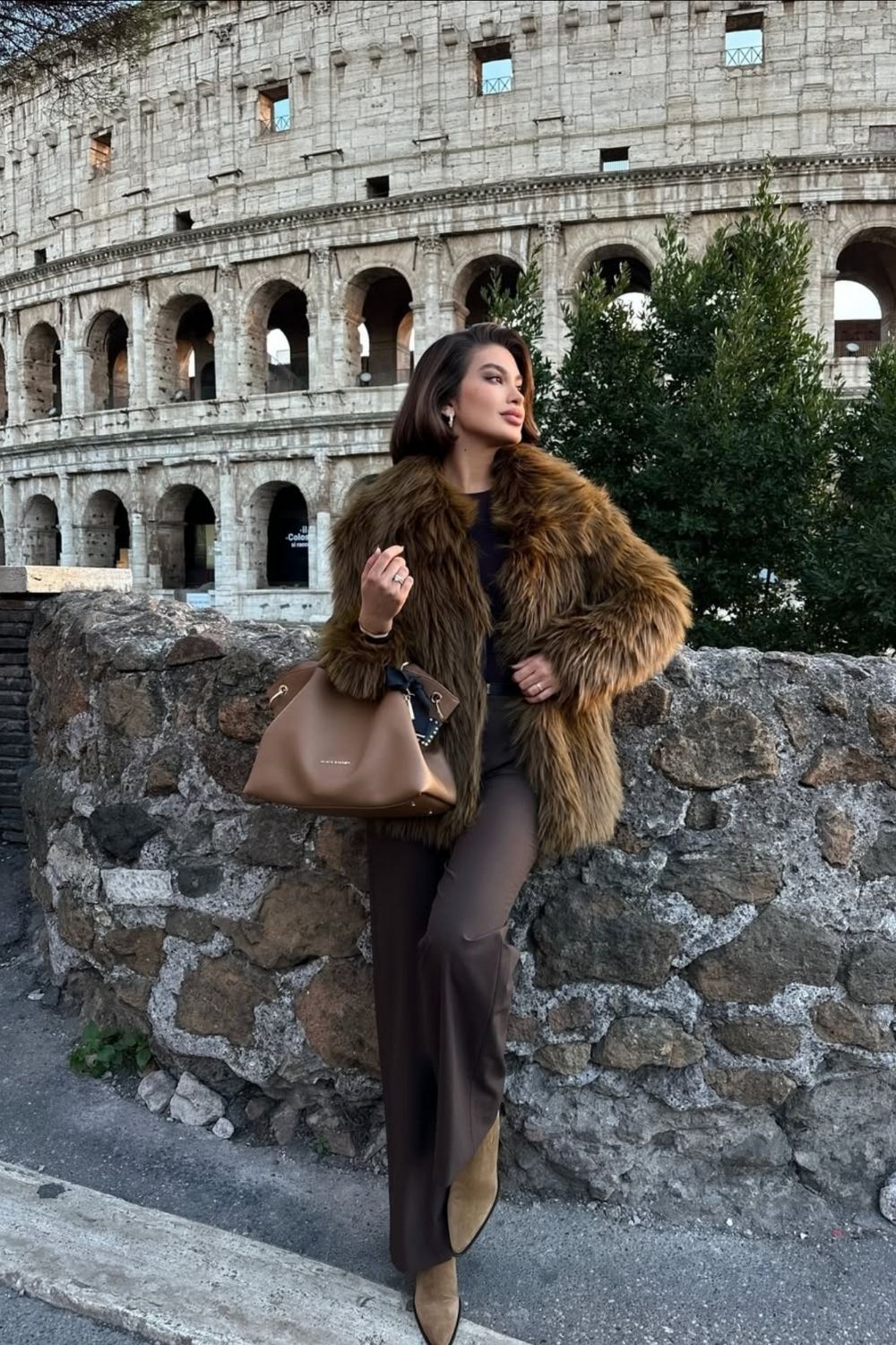 Chic and cozy Italy winter outfit ideas perfect for sightseeing and stylish strolls. Get outfit inspiration, packing tips, and essentials for your Italian winter getaway! Europe Outfits Winter Italy, Girl, Italy Holiday Outfits Winter, Italy Winter Outfits Jeans, Italy Late Winter, Italy Winter Outfits What To Wear, Italy December Outfits Winter, January, Rome, Italy Winter Vacation Outfits, Winter In Italy Aesthetic Outfits, Going Out In Italy, Positano, Venice, Italy Packing List, Florence