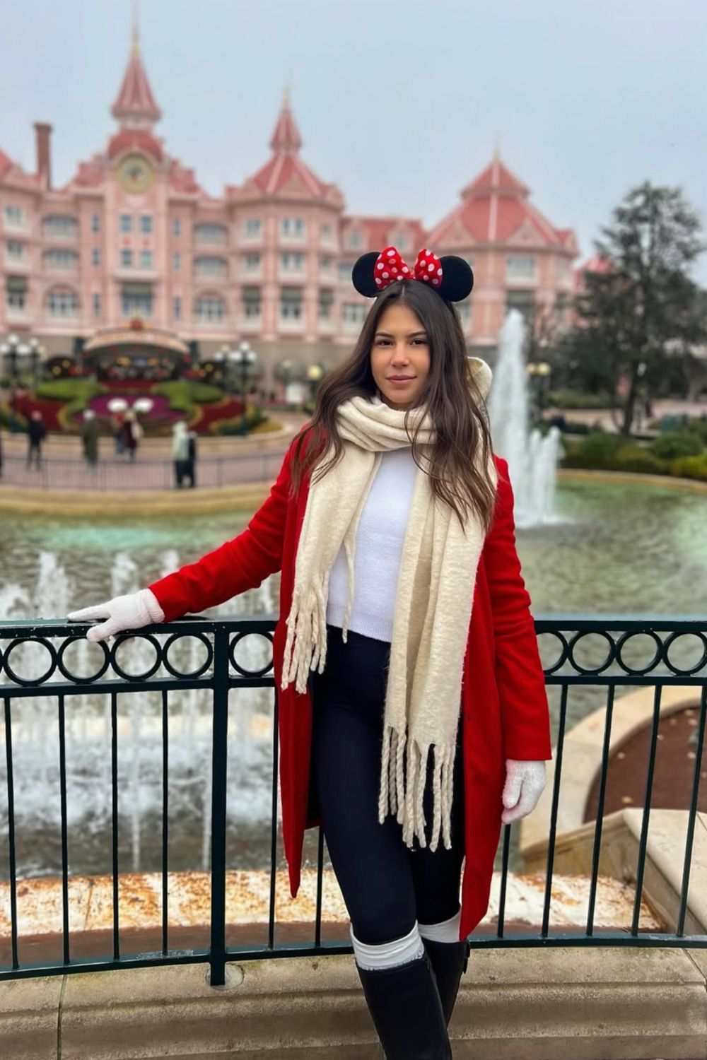 Cozy and stylish Disneyland winter outfit ideas to stay warm and picture-perfect at the park. From festive layers to chic Disney-inspired looks, find your perfect magical winter outfit. Winter Disney Outfits, Disney Outfit Cold Weather Winter, Euro Disney, Disney Spirit Jersey Outfit Winter, Leggings, Paris Disney Winter Outfit, Winter Disney Outfit Women, Outfit For Disney Winter, Japan, Tokyo Winter Outfit, Disneyland Outfits Winter, Disney Sea Outfit Winter, Disney World Outfit Ideas Winter