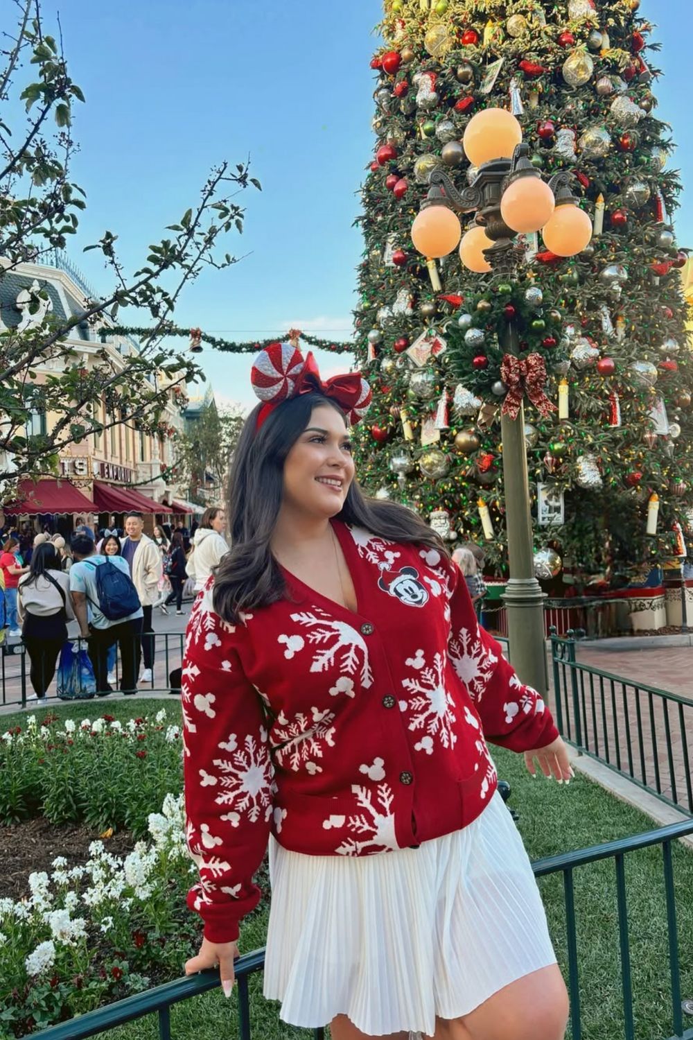 Cozy and stylish Disneyland winter outfit ideas to stay warm and picture-perfect at the park. From festive layers to chic Disney-inspired looks, find your perfect magical winter outfit. Winter Disney Outfits, Disney Outfit Cold Weather Winter, Euro Disney, Disney Spirit Jersey Outfit Winter, Leggings, Paris Disney Winter Outfit, Winter Disney Outfit Women, Outfit For Disney Winter, Japan, Tokyo Winter Outfit, Disneyland Outfits Winter, Disney Sea Outfit Winter, Disney World Outfit Ideas Winter