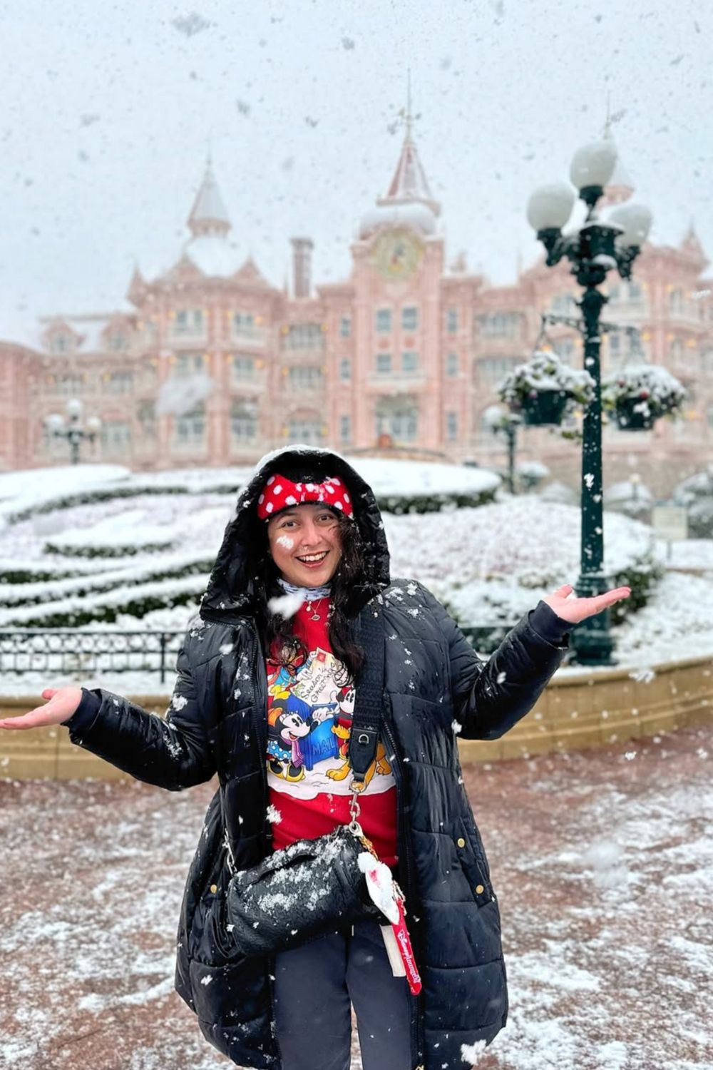 Cozy and stylish Disneyland winter outfit ideas to stay warm and picture-perfect at the park. From festive layers to chic Disney-inspired looks, find your perfect magical winter outfit. Winter Disney Outfits, Disney Outfit Cold Weather Winter, Euro Disney, Disney Spirit Jersey Outfit Winter, Leggings, Paris Disney Winter Outfit, Winter Disney Outfit Women, Outfit For Disney Winter, Japan, Tokyo Winter Outfit, Disneyland Outfits Winter, Disney Sea Outfit Winter, Disney World Outfit Ideas Winter