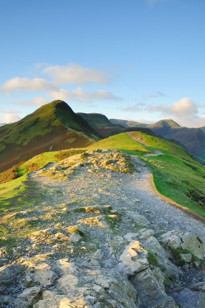 Discover the 15 best walks in the Lake District, from scenic lakeside strolls to thrilling mountain hikes. Explore breathtaking trails, stunning views, and iconic routes perfect for all abilities. Best Walks In The Lake District, Best Lake District Walks, Lake District Aesthetic, Lake District Windermere, Lake District Buttermere, Lake District Cottage, Lake District Camping, Lake District Campsites, Lake District England, Lake District Walks Hiking, Lake District From London, Lake District Hike