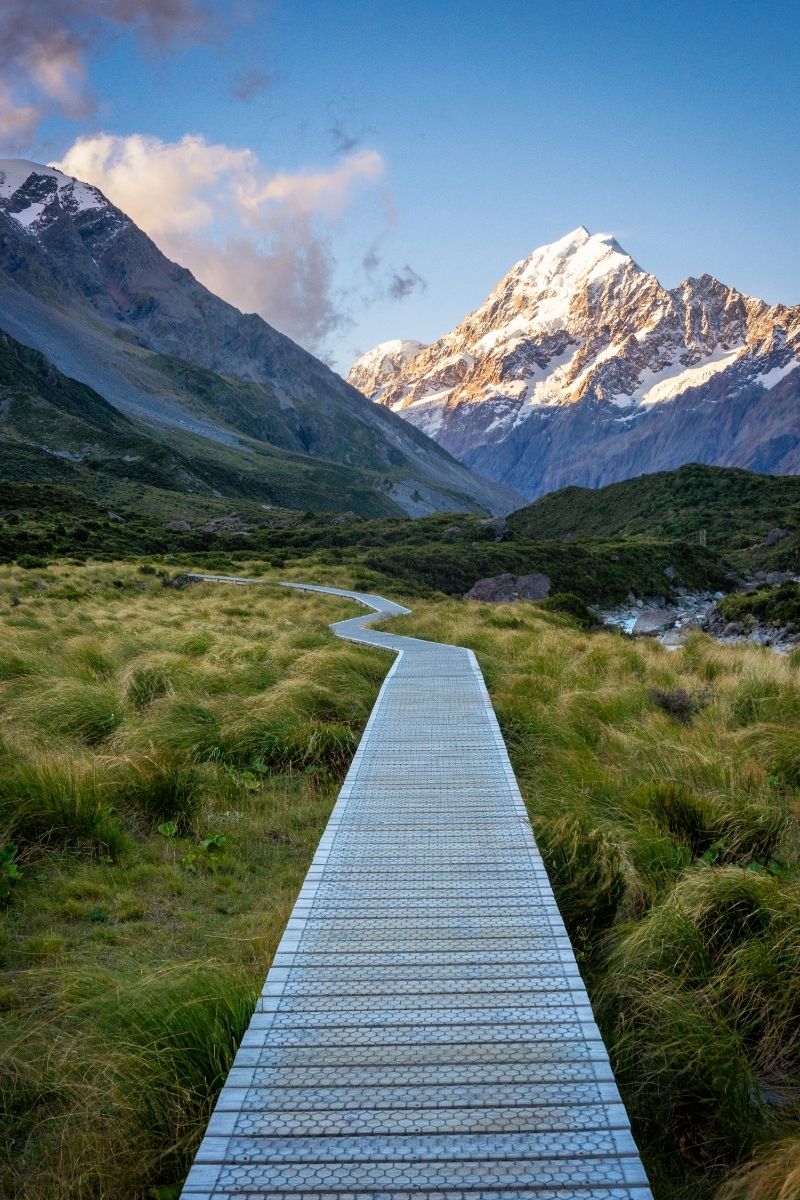 The best walks in New Zealand, from stunning coastal trails to breathtaking alpine hikes. Plan your next adventure with this ultimate hiking guide! Tongariro Alpine Crossing, Milford Track, Routeburn Track, Abel Tasman Coast Track, Franz Josef Glacier Valley Walk, Hooker Valley Track, Kepler Track, Hollyford Track, Lake Waikaremoana, Mount Taranaki Summit, Pinnacles Track, Queen Charlotte Track, Roy’s Peak, Cape Kidnappers Walk, Catlins Coastal Walks, Hiking In New Zealand, Hiking Itinerary