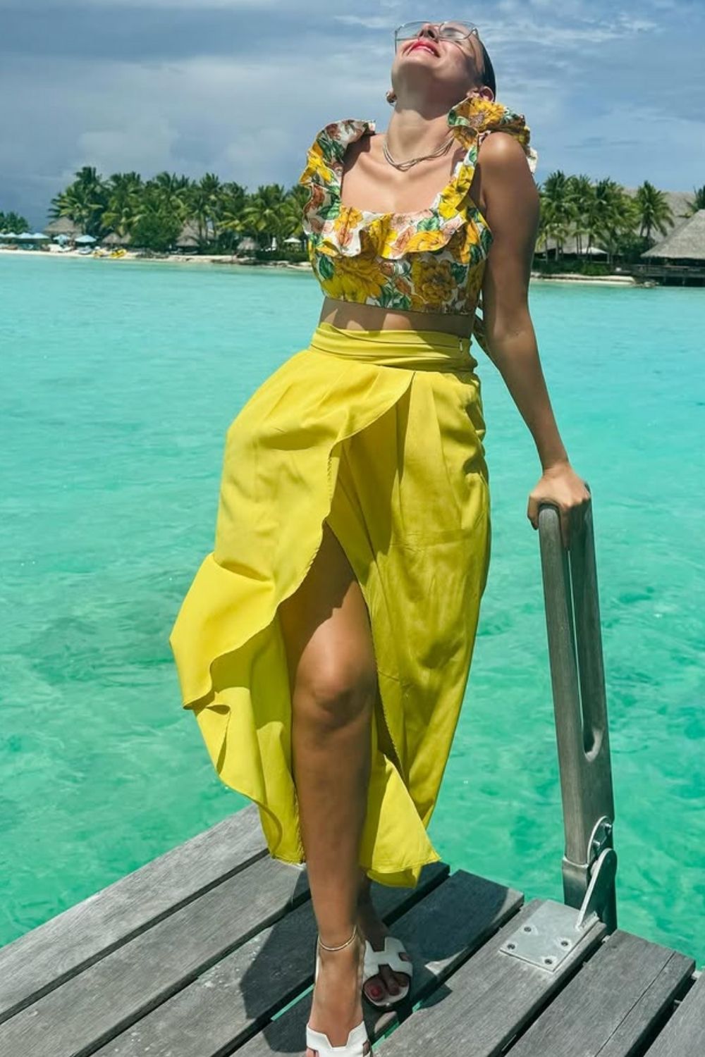 Planning a trip to Bora Bora? Discover chic and stylish outfit ideas for every occasion—from beach days to sunset dinners. Get packing tips and inspiration for the perfect tropical wardrobe! Bora Bora Outfits Women, Bora Bora Travel, Bora Bora Aesthetic, Bora Bora Island Honeymoon, Bora Bora Outfit Ideas, Bora Bora Island, Bora Bora Dinner, Bora Bora Outfits, Bora Bora Honeymoon Outfit, Bora Bora Outfits Aesthetic, Packing List, Things To Do, Travel Tips, Bora Bora Itinerary, What To Wear