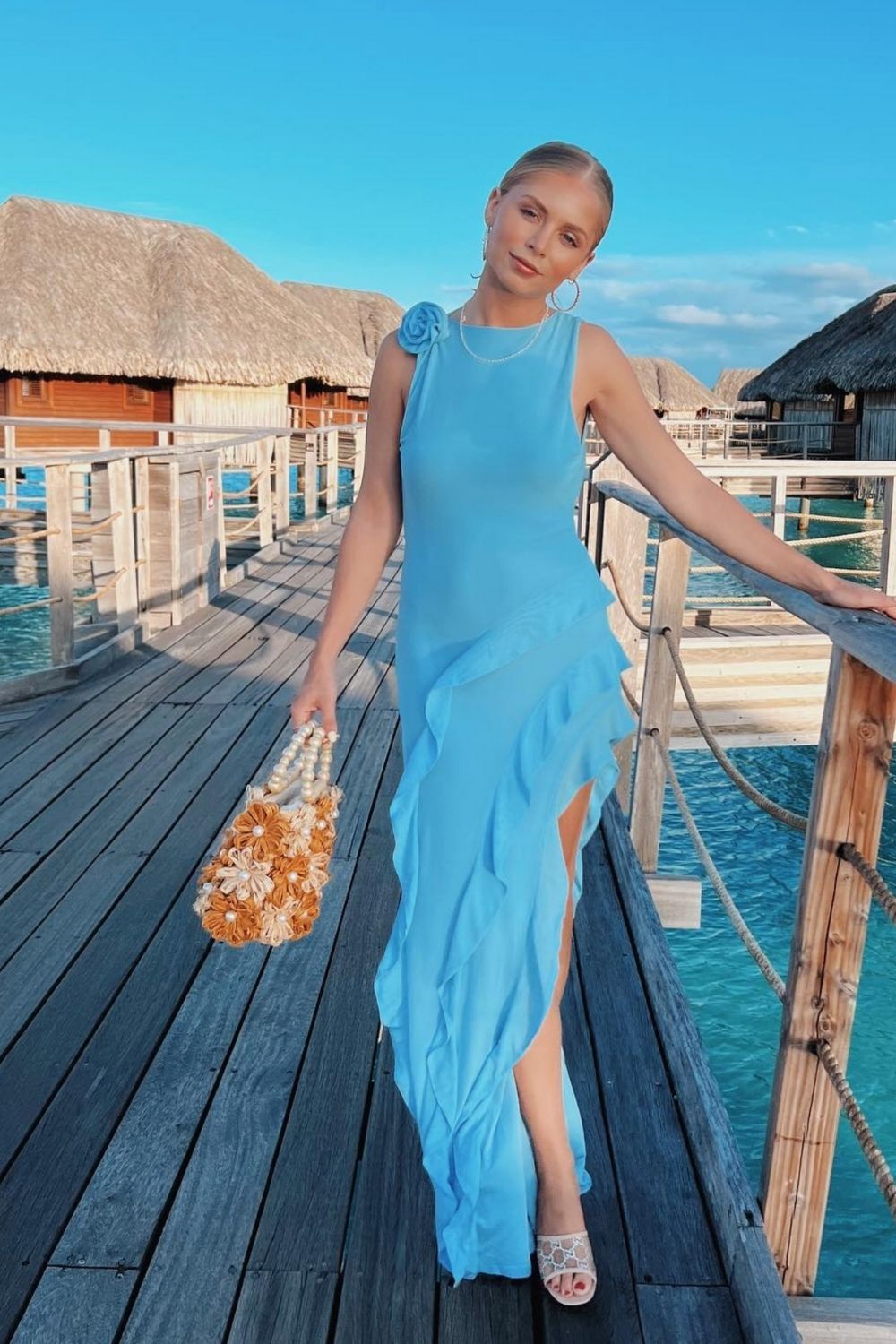 Planning a trip to Bora Bora? Discover chic and stylish outfit ideas for every occasion—from beach days to sunset dinners. Get packing tips and inspiration for the perfect tropical wardrobe! Bora Bora Outfits Women, Bora Bora Travel, Bora Bora Aesthetic, Bora Bora Island Honeymoon, Bora Bora Outfit Ideas, Bora Bora Island, Bora Bora Dinner, Bora Bora Outfits, Bora Bora Honeymoon Outfit, Bora Bora Outfits Aesthetic, Packing List, Things To Do, Travel Tips, Bora Bora Itinerary, What To Wear