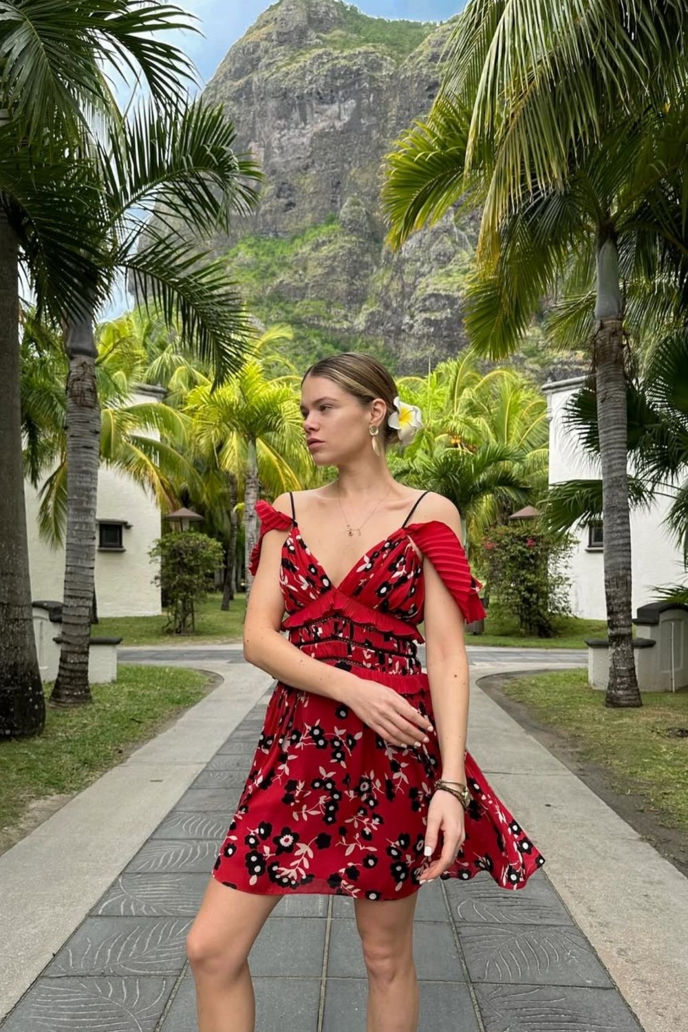 The ultimate Mauritius vacation outfits, from breezy beachside dresses to chic resort looks. Get inspired by stylish crochet sets, elegant evening gowns, and effortless island-chic ensembles perfect for your tropical getaway! Mauritius Outfits, Mauritius Dinner Outfits, Mauritius Outfits Aesthetic, Mauritius Outfits Summer, Honeymoon Outfits Mauritius, Mauritius Outfits Style, Island Vacation Outfits Mauritius, Outfits To Wear In Mauritius, Modest, Mauritius Travel Outfits, Mauritius Aesthetic