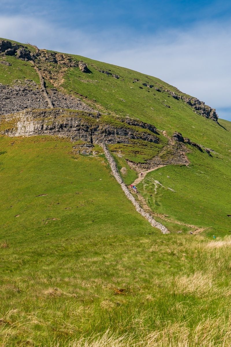 Discover the best walks in Yorkshire, from breathtaking waterfalls to dramatic peaks and historic trails. Explore scenic routes perfect for all hikers in God’s Own County! Yorkshire Dales National Park, Yorkshire Dales, Yorkshire Dales Aesthetic, Yorkshire Dales Cottage, Yorkshire Dales Landscape, Hiking Yorkshire Dales, Yorkshire Dales Hike, Yorkshire Hike, Villages, Yorkshire Dales Camping, English Countryside Landscape Yorkshire Dales, Farmhouse, Yorkshire Dales Itinerary, Summer, Spring