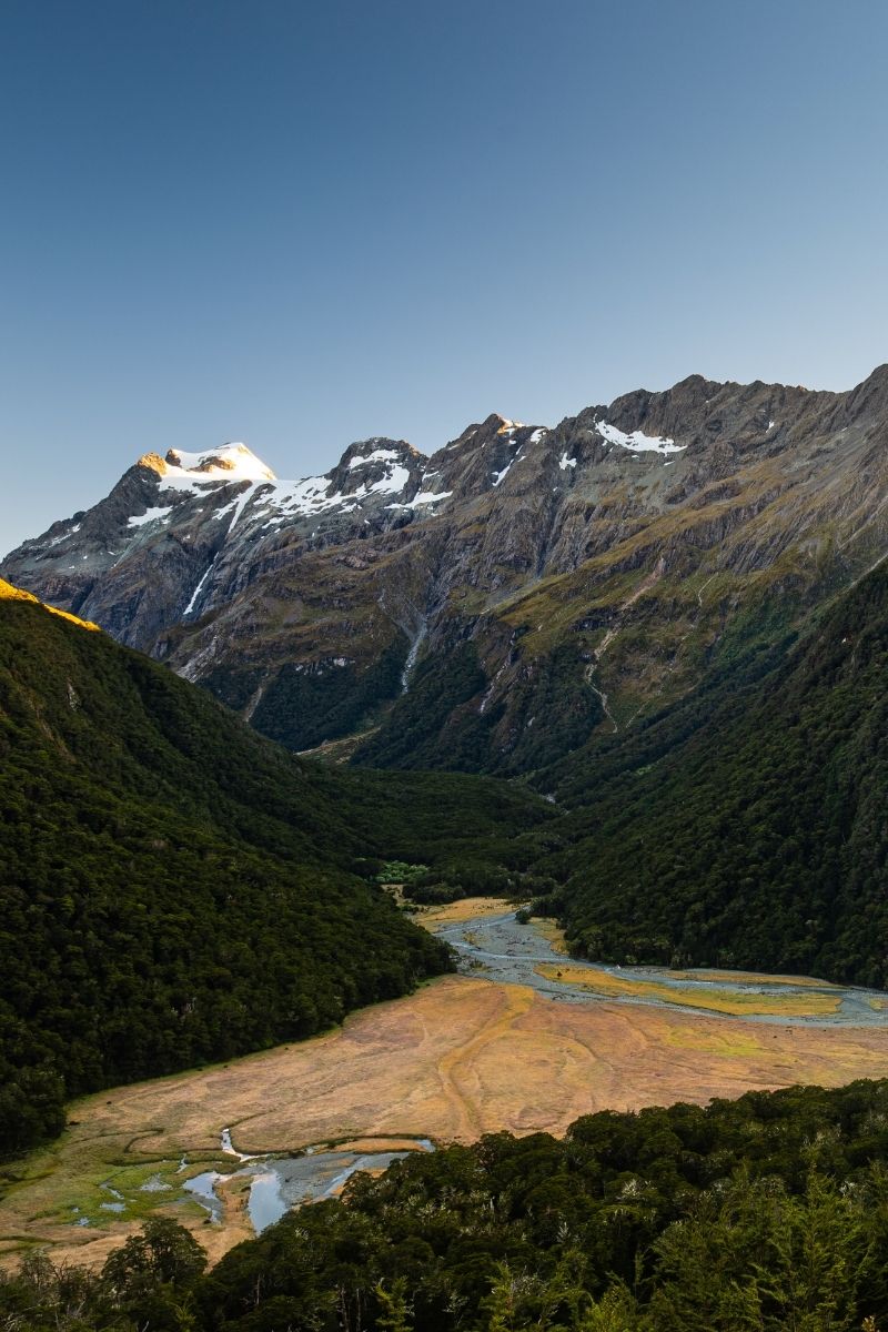 The best walks in New Zealand, from stunning coastal trails to breathtaking alpine hikes. Plan your next adventure with this ultimate hiking guide! Tongariro Alpine Crossing, Milford Track, Routeburn Track, Abel Tasman Coast Track, Franz Josef Glacier Valley Walk, Hooker Valley Track, Kepler Track, Hollyford Track, Lake Waikaremoana, Mount Taranaki Summit, Pinnacles Track, Queen Charlotte Track, Roy’s Peak, Cape Kidnappers Walk, Catlins Coastal Walks, Hiking In New Zealand, Hiking Itinerary